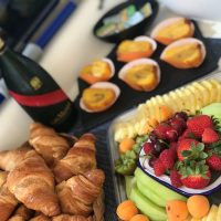 Iate luxuoso em águas cristalinas